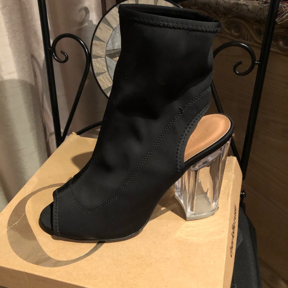 Ankle boots with peep toe